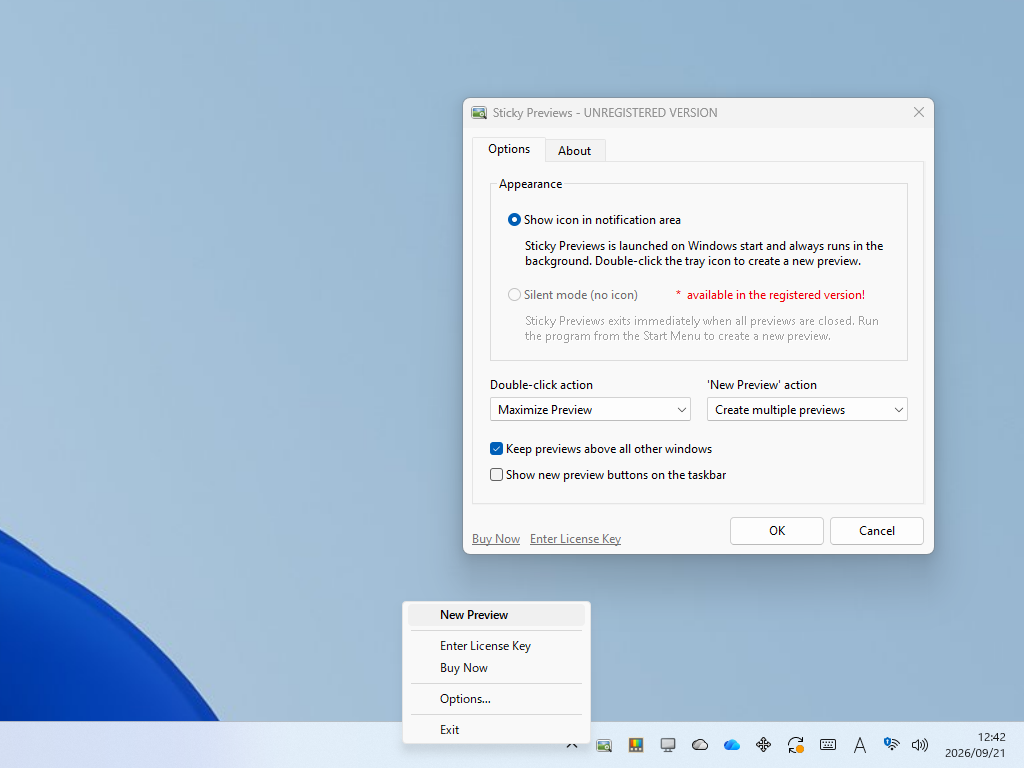 Sticky Previews の設定画面とトレイのメニュー。タイトルに UNREGISTERED VERSION、サイレントモードに「available in the registered version!」と出ている